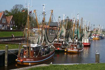 Kutterflotte Ostfrieslands im Hafen von Greetsiel